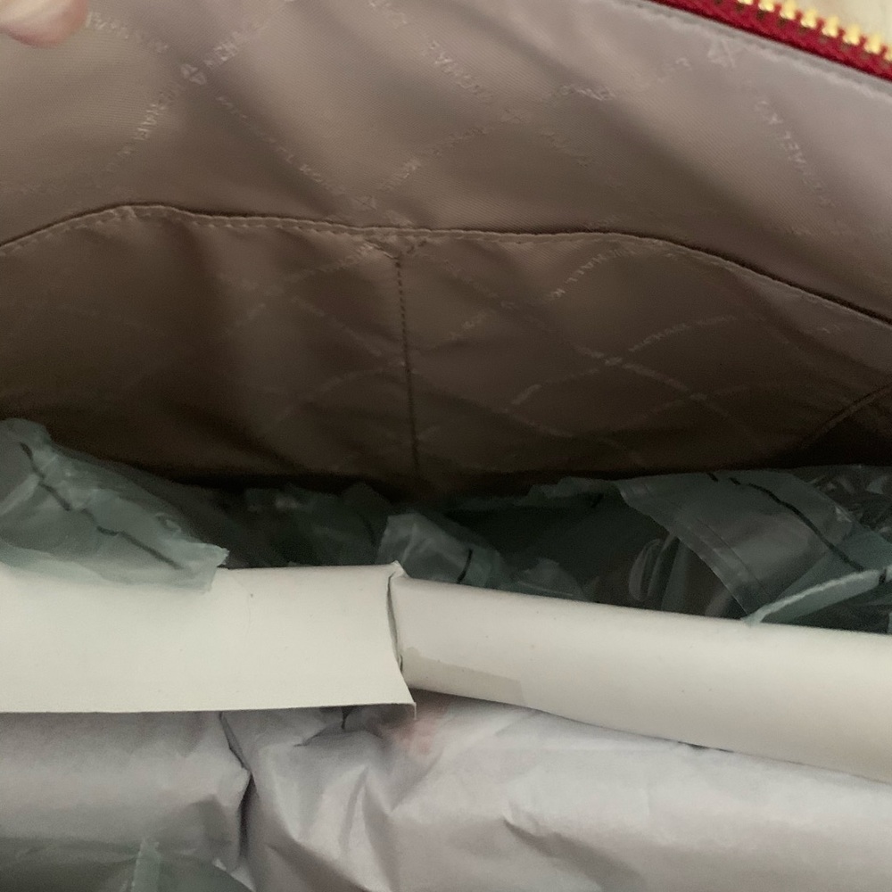 MICHAEL KORS TOTE & WRISTLET. SCARLET. NWT… - Picture 11 of 16